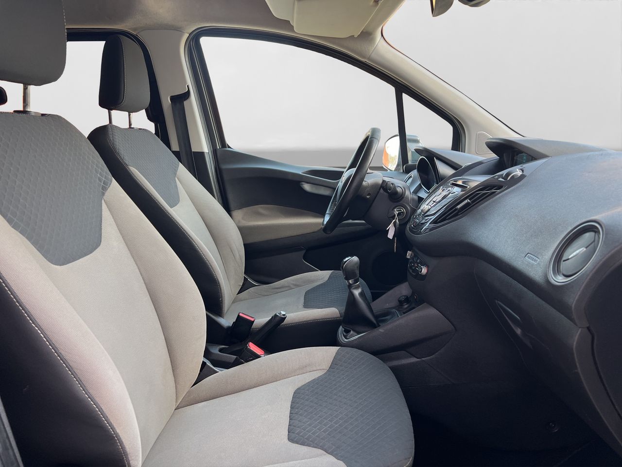 Ford Tourneo Courier 1.5 TDCI TITANIUM