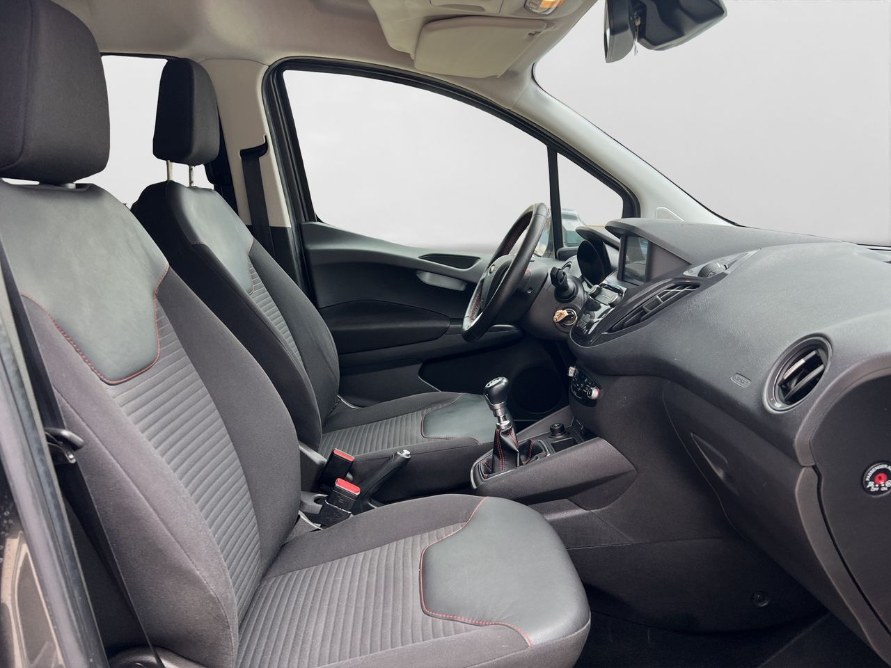 Ford Tourneo Courier 1.0 ECOBOST SPORT