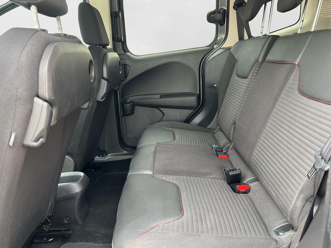 Ford Tourneo Courier 1.0 ECOBOST SPORT