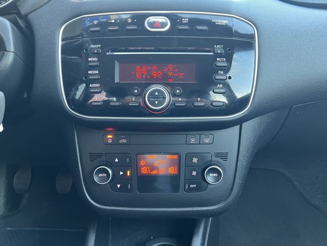 Fiat Punto 1.2 8v Easy 69 CV S&S Gasolina - Foto 14
