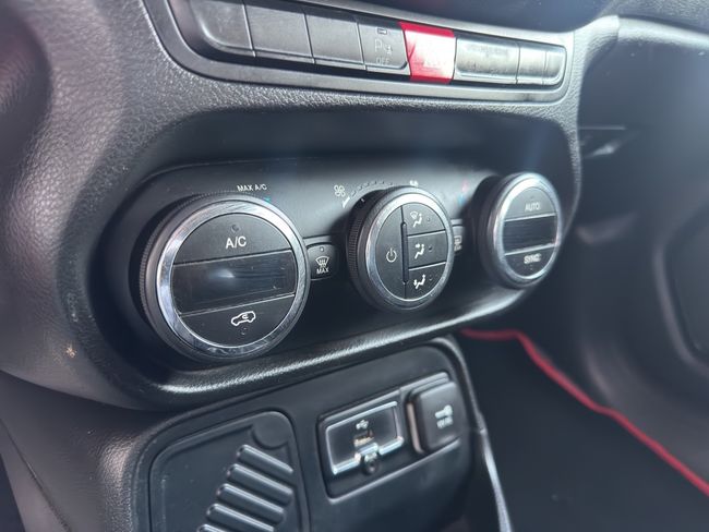 Jeep Renegade 1.6 Mjet Limited 4x2 - Foto 12