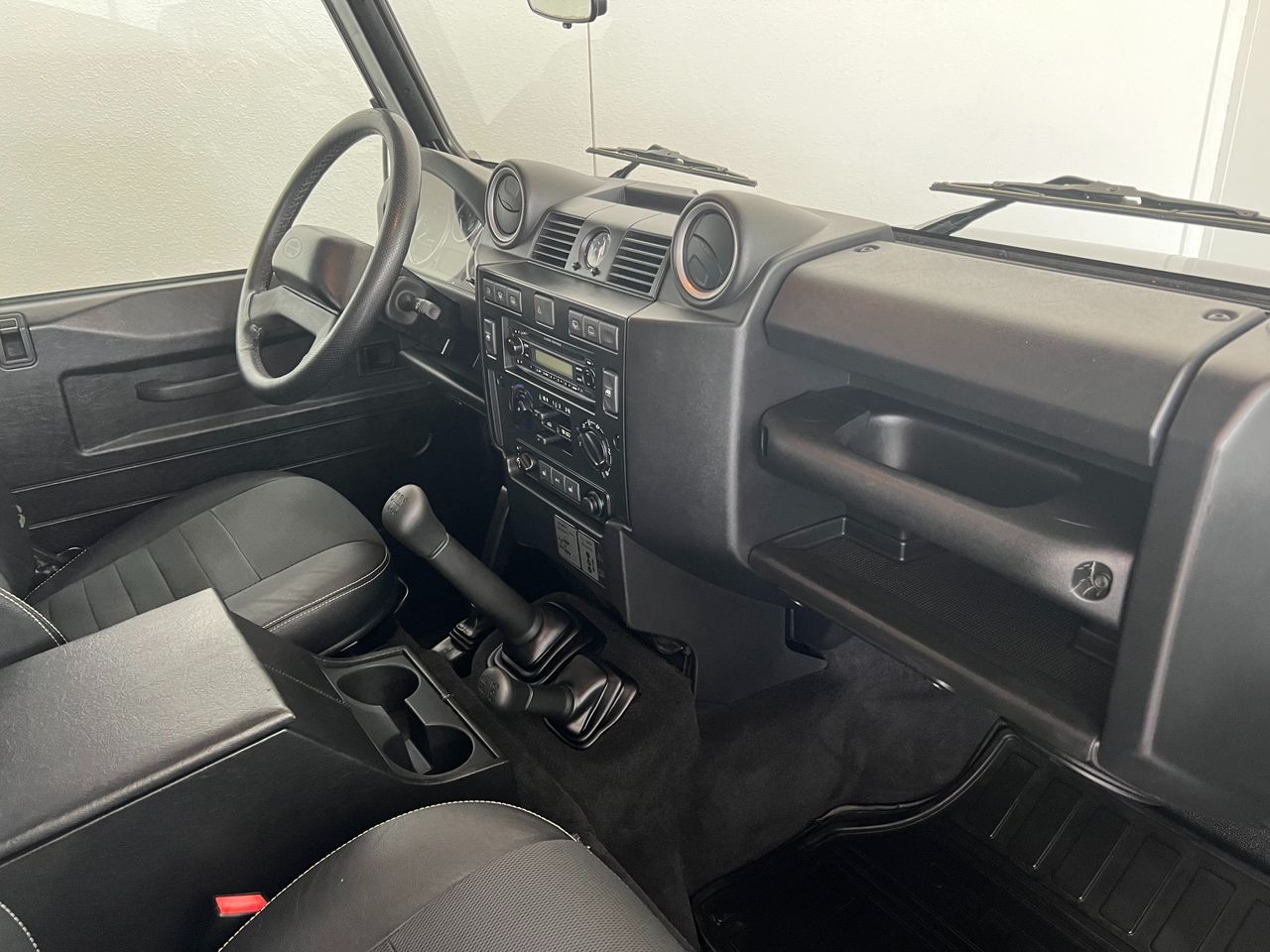 Land-Rover Defender 90 SW SE