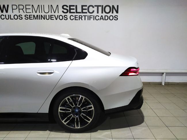 BMW i5 edrive40 250 kw (340 cv)