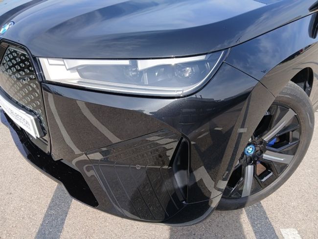 BMW iX xdrive40 240 kw (326 cv)