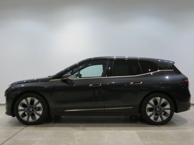 BMW iX xdrive40 240 kw (326 cv)