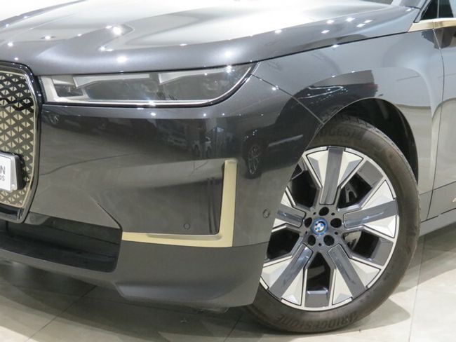 BMW iX xdrive40 240 kw (326 cv)