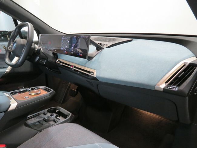 BMW iX xdrive40 240 kw (326 cv)