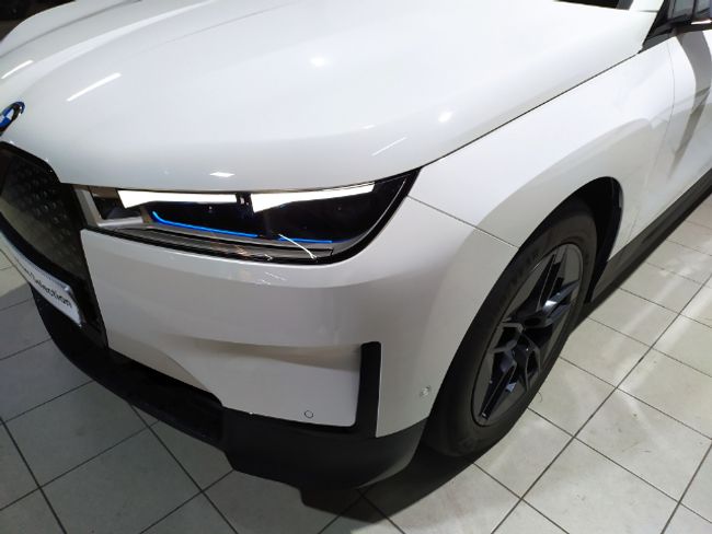 BMW iX xdrive40 240 kw (326 cv)