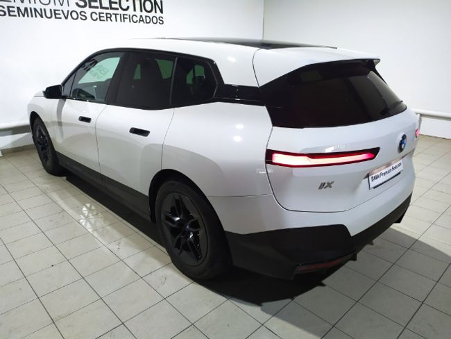 BMW iX xdrive40 240 kw (326 cv)