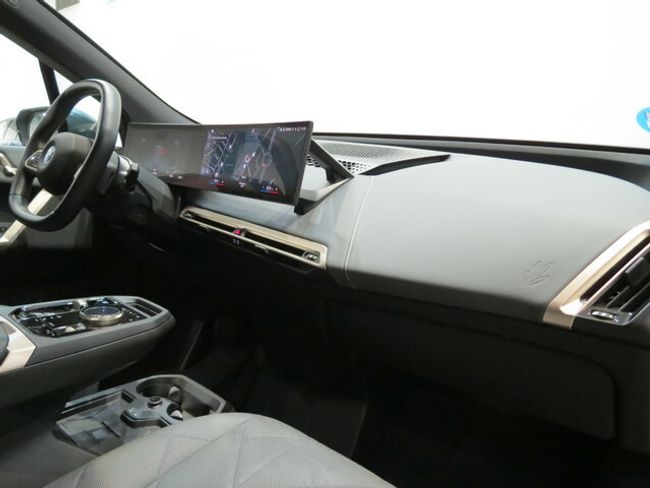 BMW iX xdrive45 300 kw (408 cv)