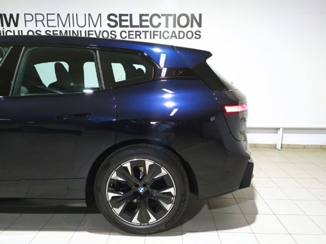 BMW iX xdrive45 300 kw (408 cv)