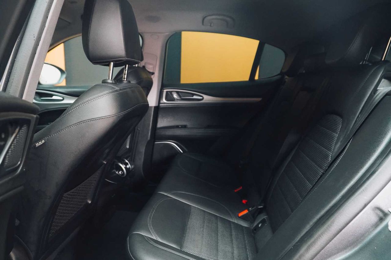 Alfa Romeo Stelvio 2.2 diesel 140kw (190cv) sprint+  - Foto 17