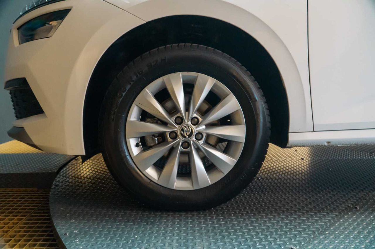 Skoda Kamiq 1.0 tsi 81kw (110cv) dsg ambition (cx)  - Foto 15