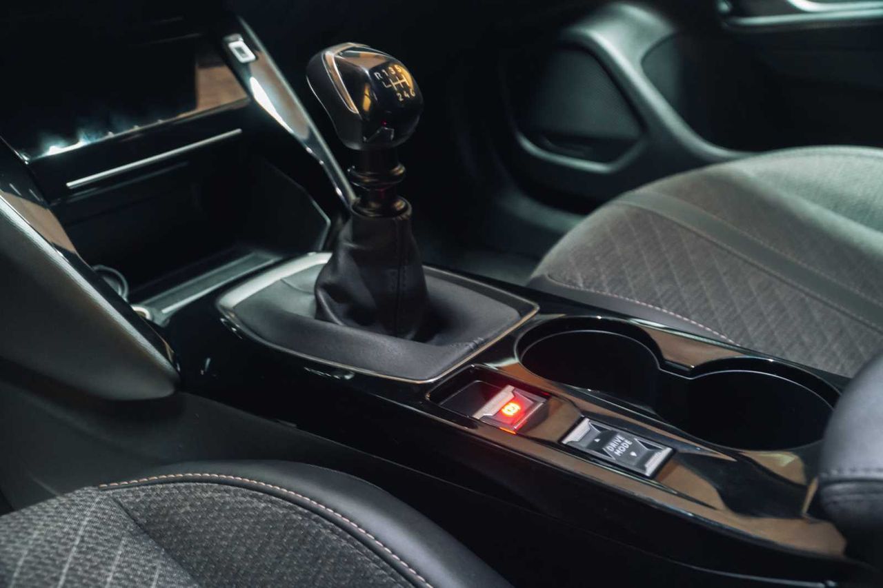 Peugeot 2008 Allure Puretech 100 S&S 6 Vel. MAN - Foto 17