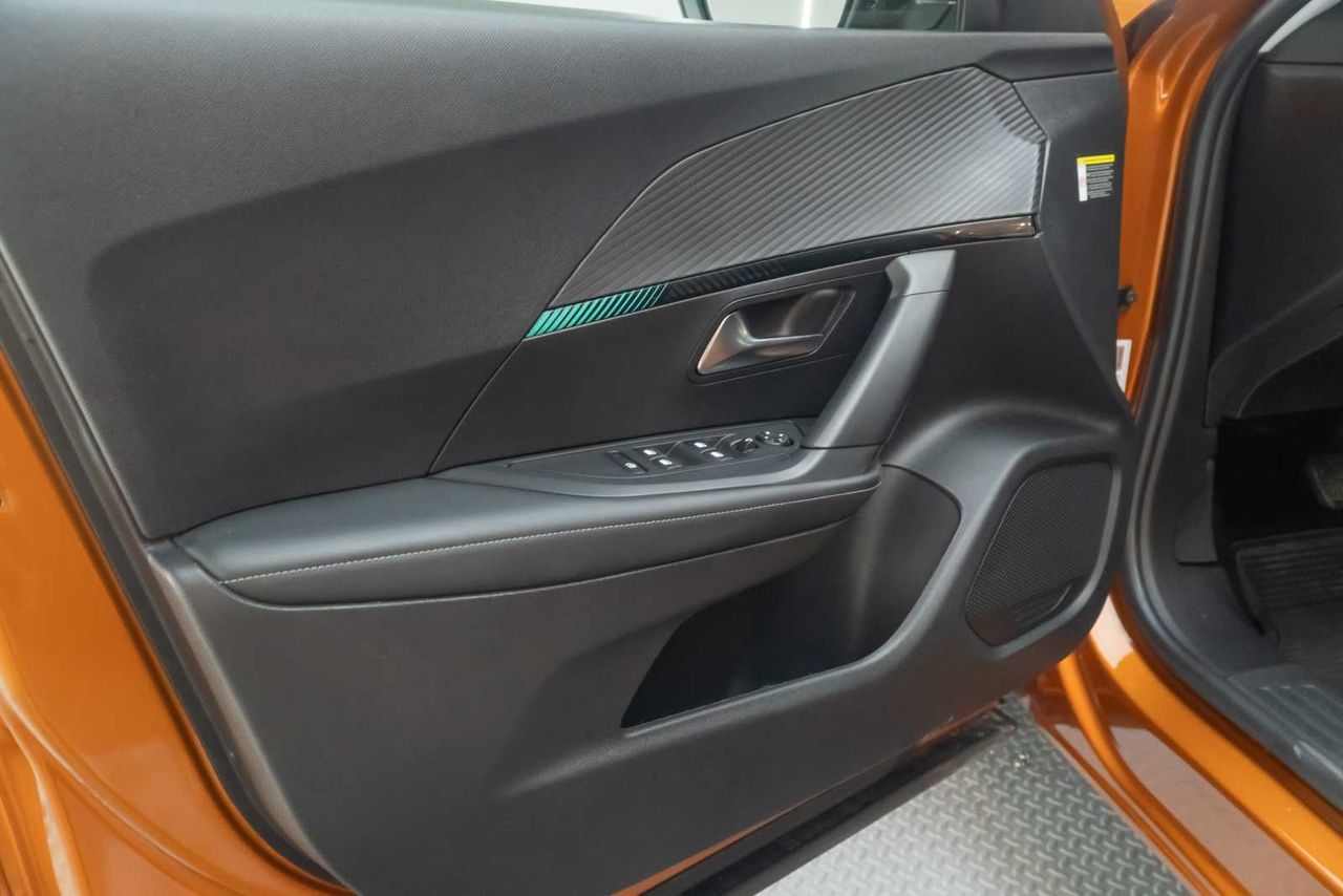 Peugeot 2008 Allure BlueHDI 130 S&S EAT8 - Foto 22