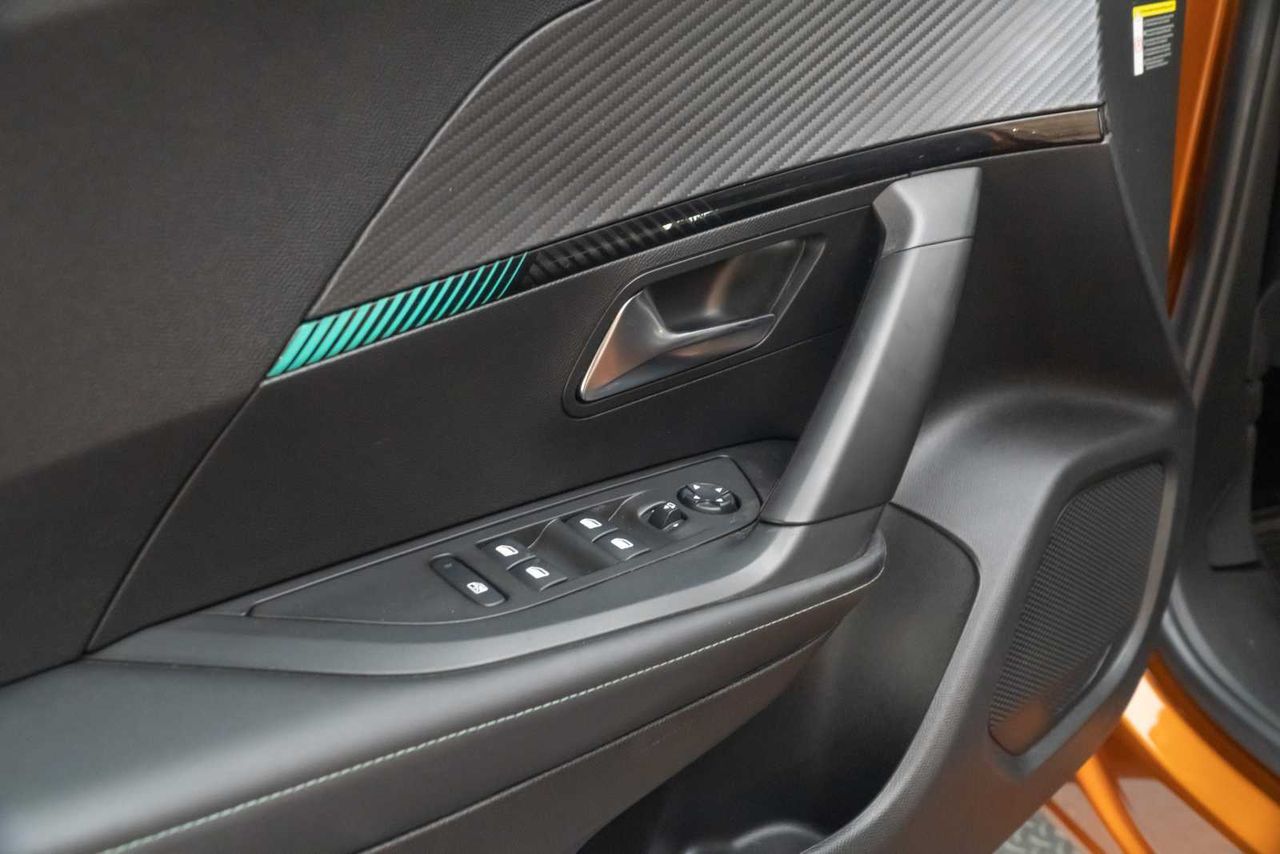 Peugeot 2008 Allure BlueHDI 130 S&S EAT8 - Foto 20