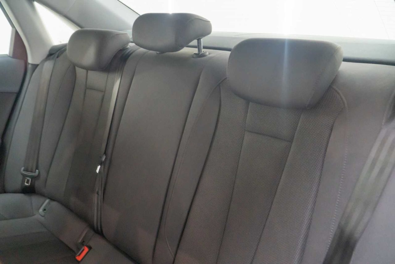 Audi A4 Advanced 30 TDI 100kW (136CV) S tronic - Foto 22