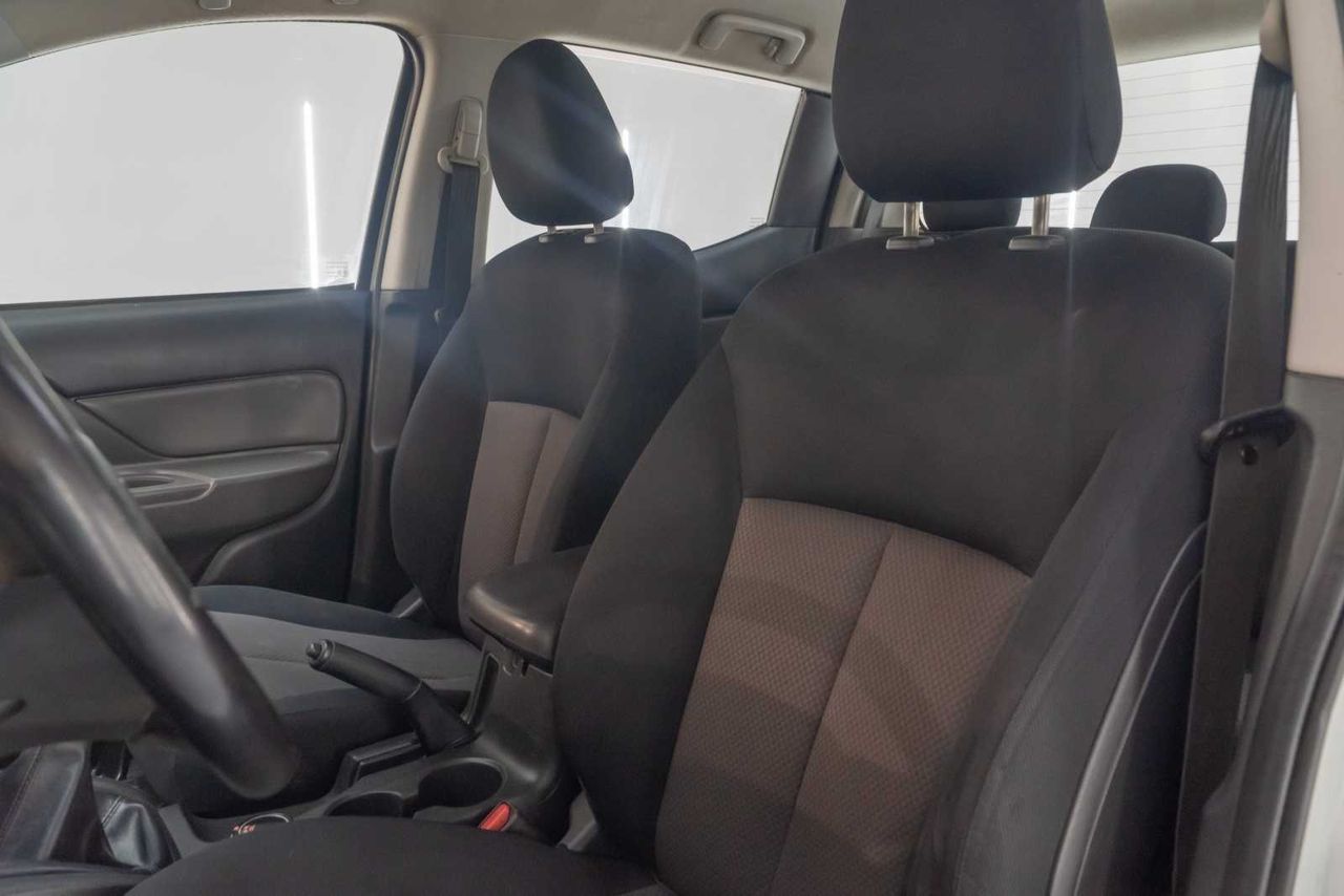 Mitsubishi L200  d/c 250 di-d m-pr  - Foto 15