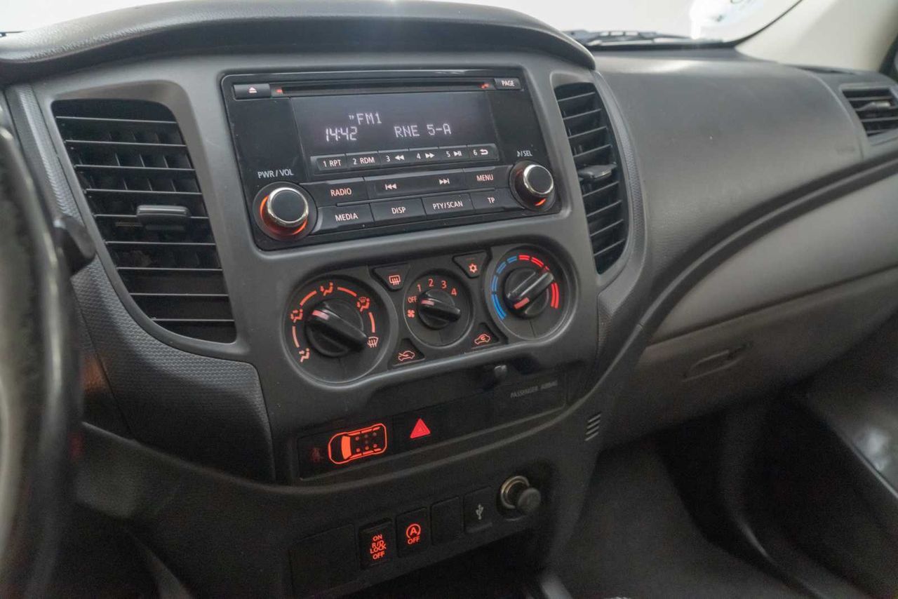 Mitsubishi L200  d/c 250 di-d m-pr  - Foto 12