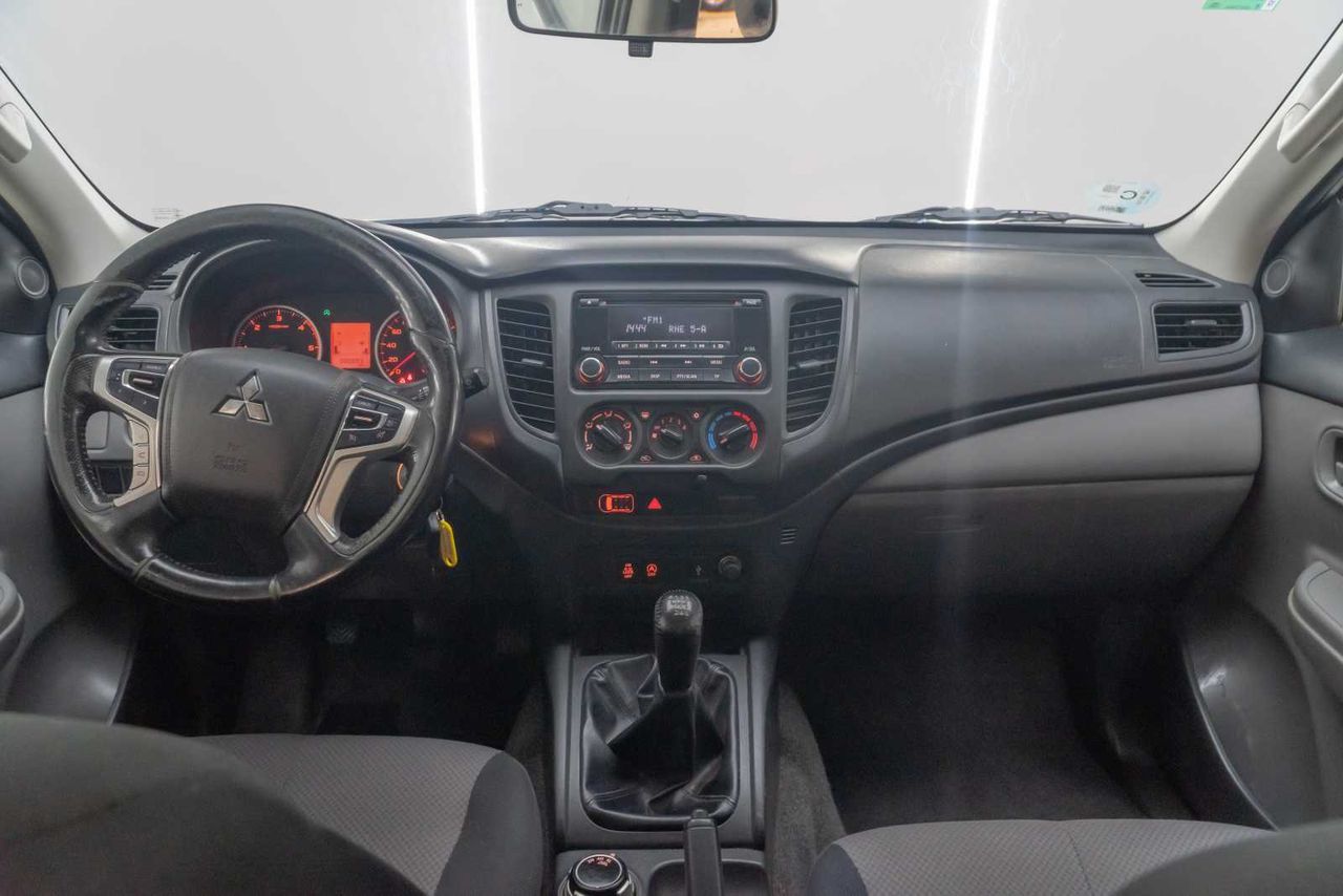 Mitsubishi L200  d/c 250 di-d m-pr  - Foto 17