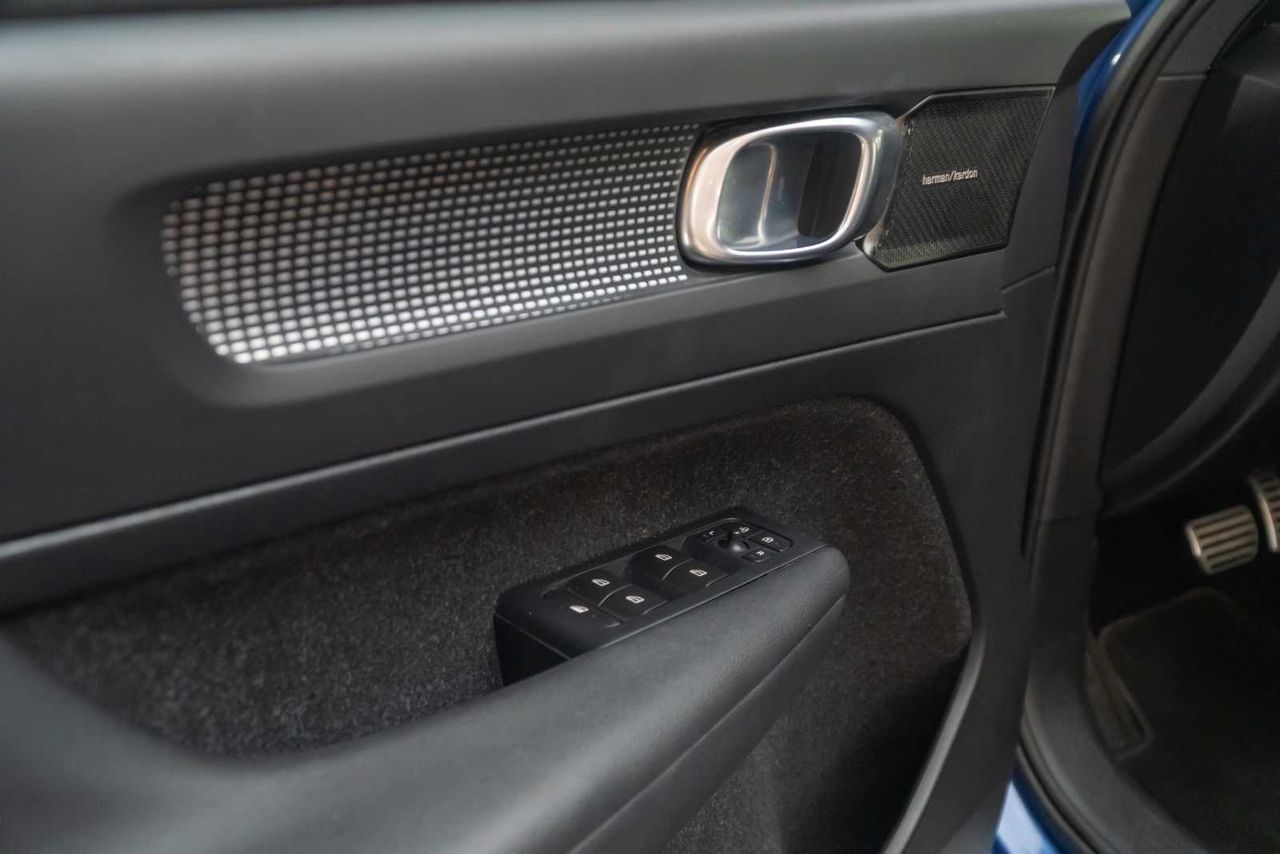 Volvo XC40 2.0 D4 AWD R-Design Auto  - Foto 20