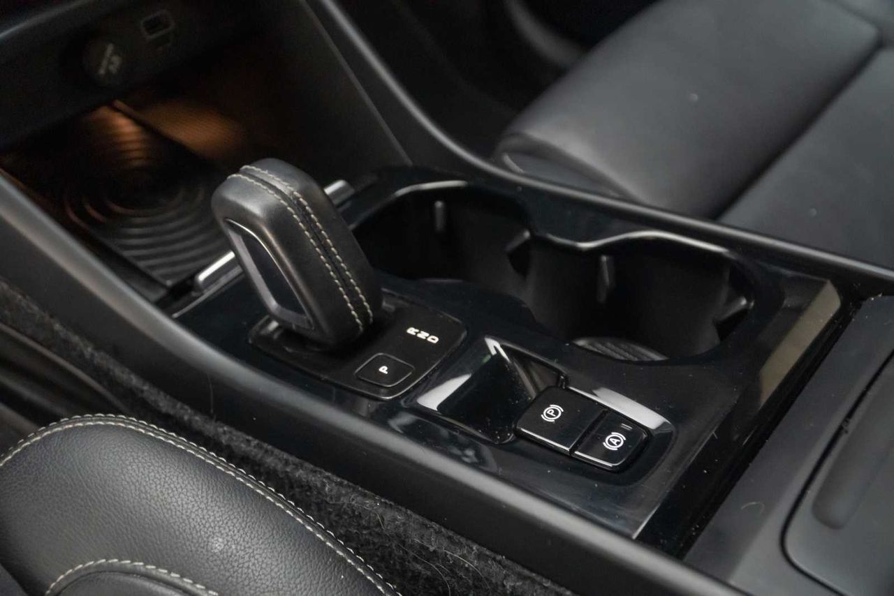 Volvo XC40 2.0 D4 AWD R-Design Auto  - Foto 15