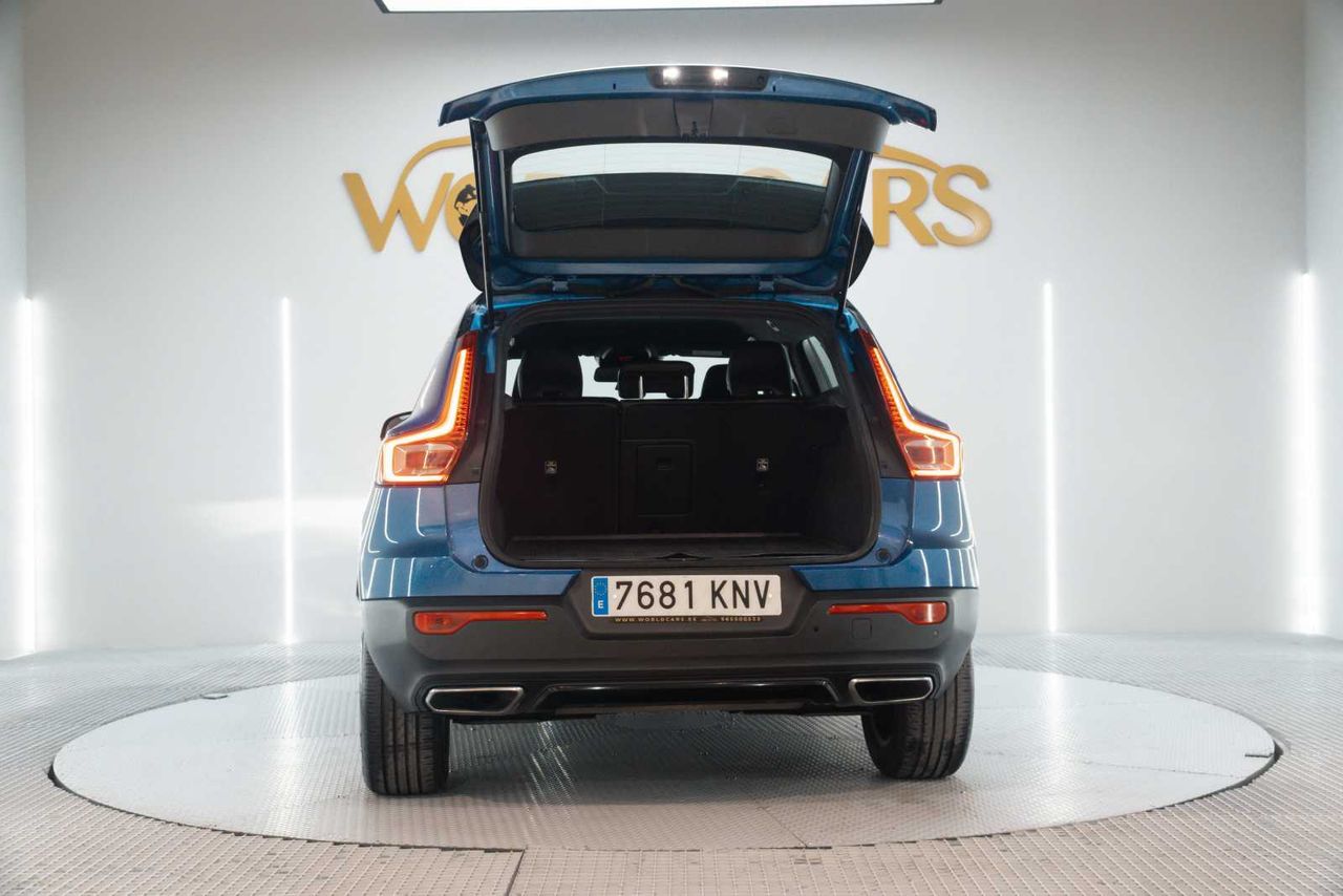 Volvo XC40 2.0 D4 AWD R-Design Auto  - Foto 8