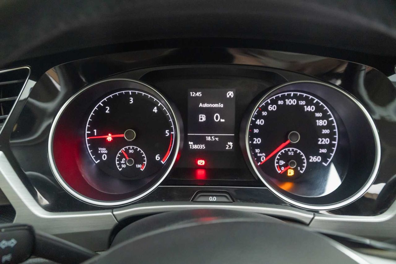 Volkswagen Touran Advance 2.0 TDI 85kW (115CV)  - Foto 15
