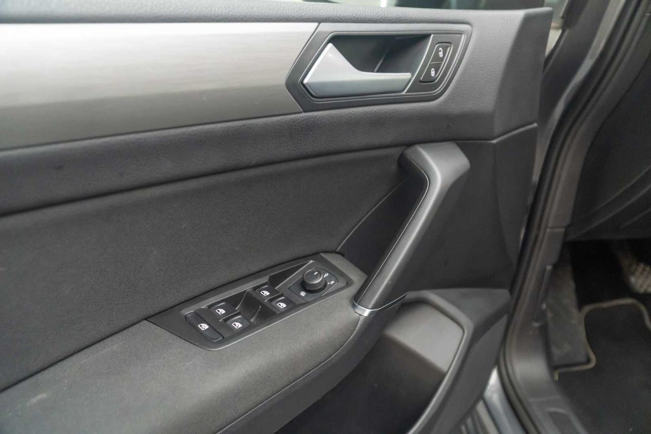 Volkswagen Touran Advance 2.0 TDI 85kW (115CV)  - Foto 20