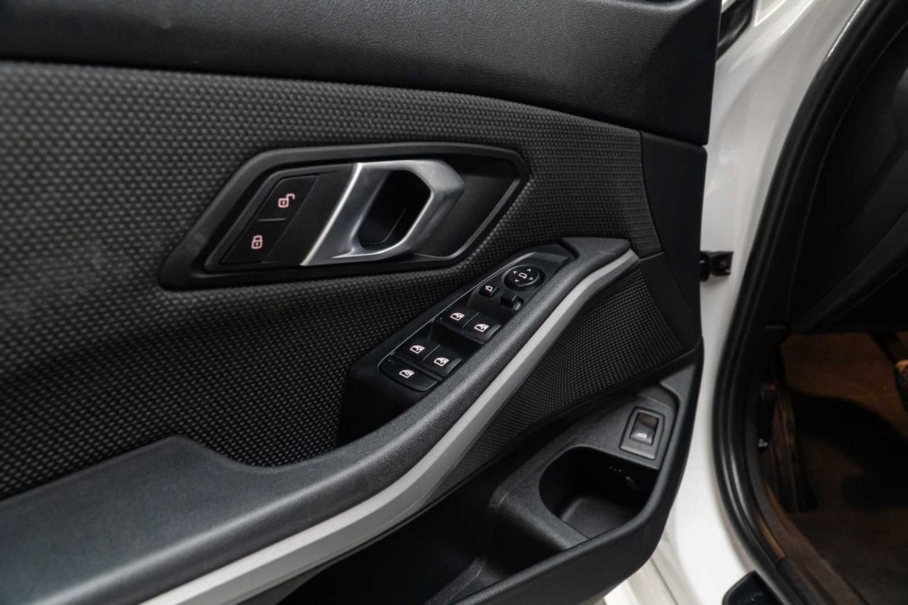 BMW Serie 3 318d Touring - Foto 15