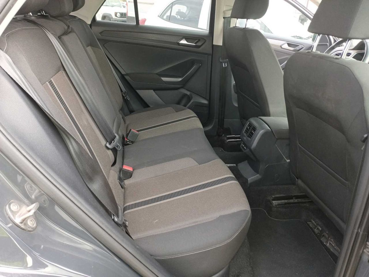 Volkswagen T-Roc Advance 2.0 TDI 110kW (150CV) DSG  - Foto 9