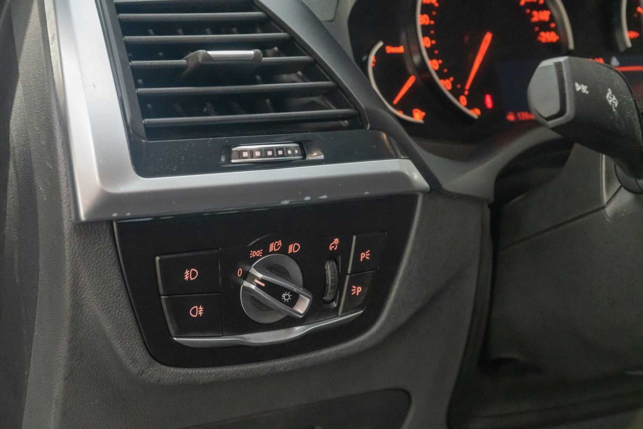 BMW X3 xDrive20d - Foto 15