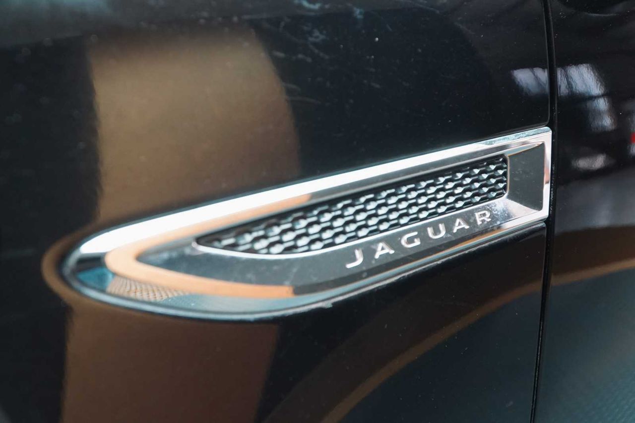 Jaguar E-Pace 2.0D 110kW  - Foto 19