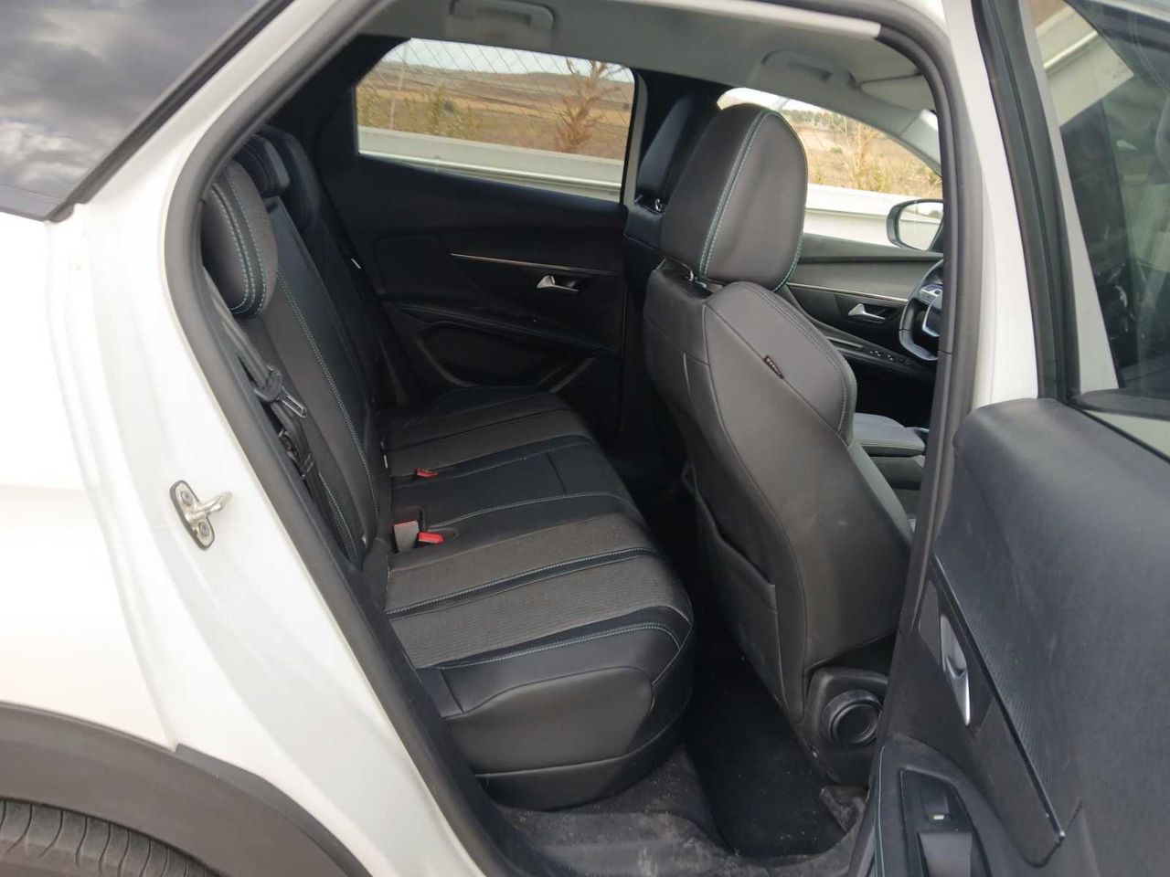 Peugeot 3008 Hybrid 225 e-EAT8 Allure - Foto 7