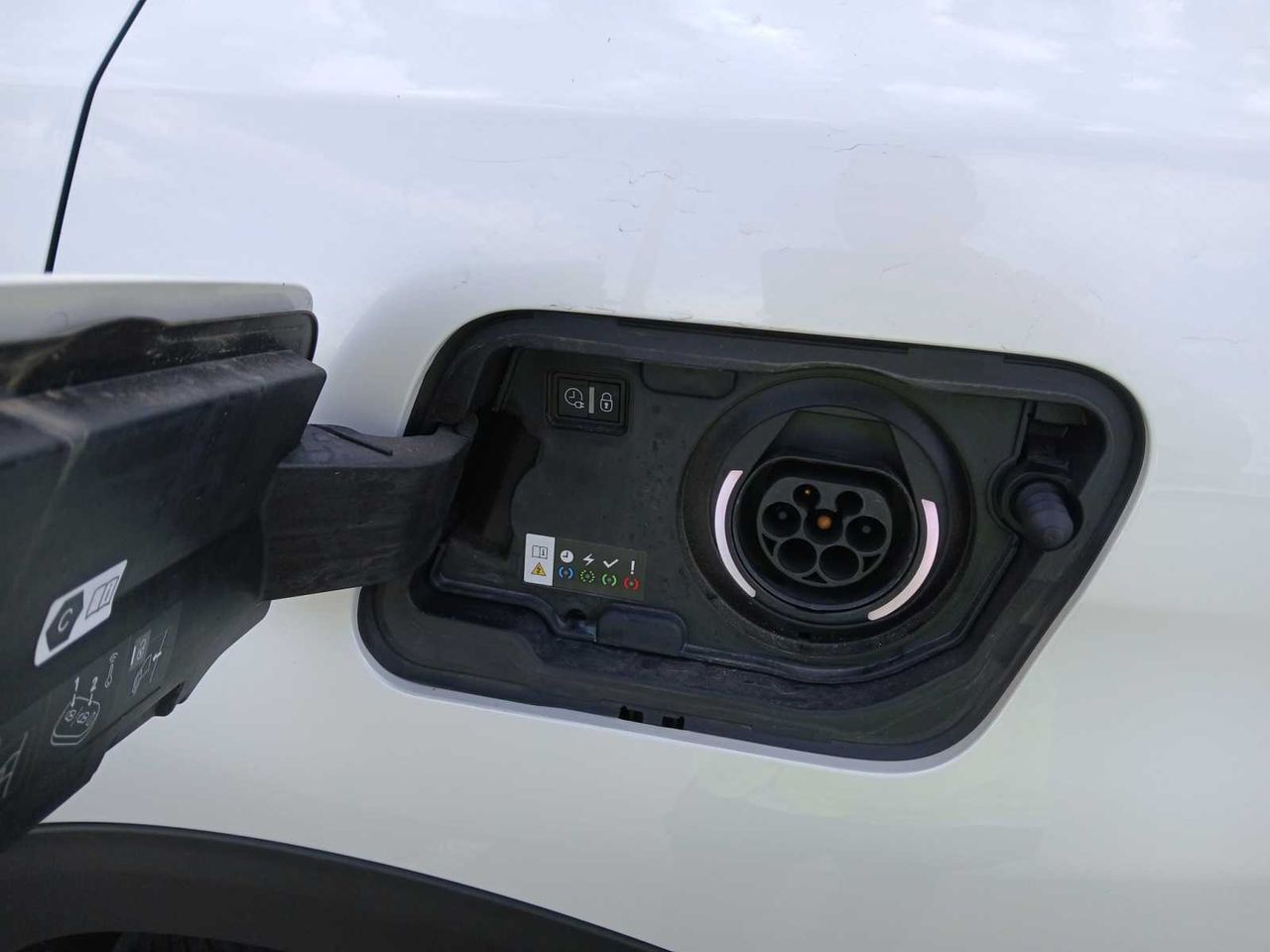 Peugeot 3008 Hybrid 225 e-EAT8 Allure - Foto 8