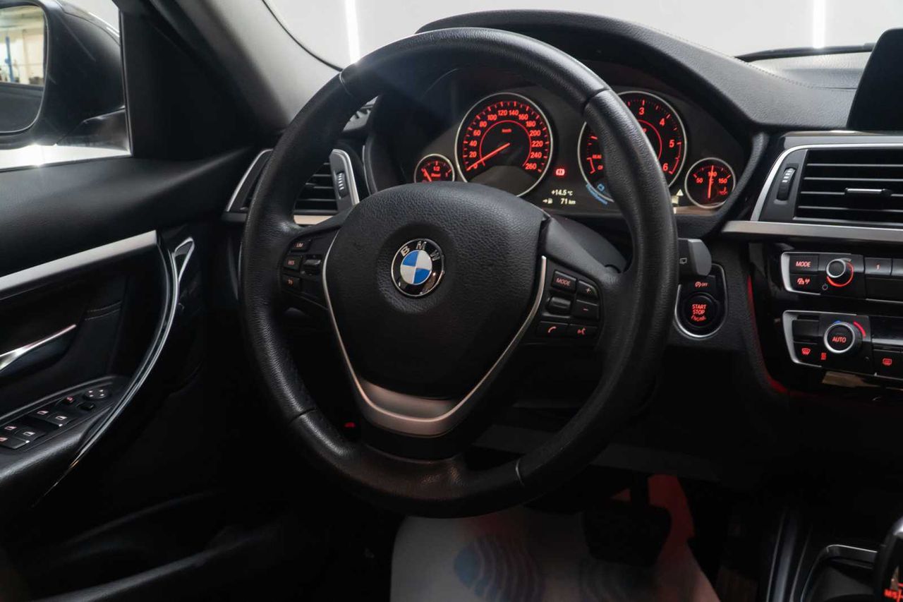 BMW Serie 3 316d Touring - Foto 16