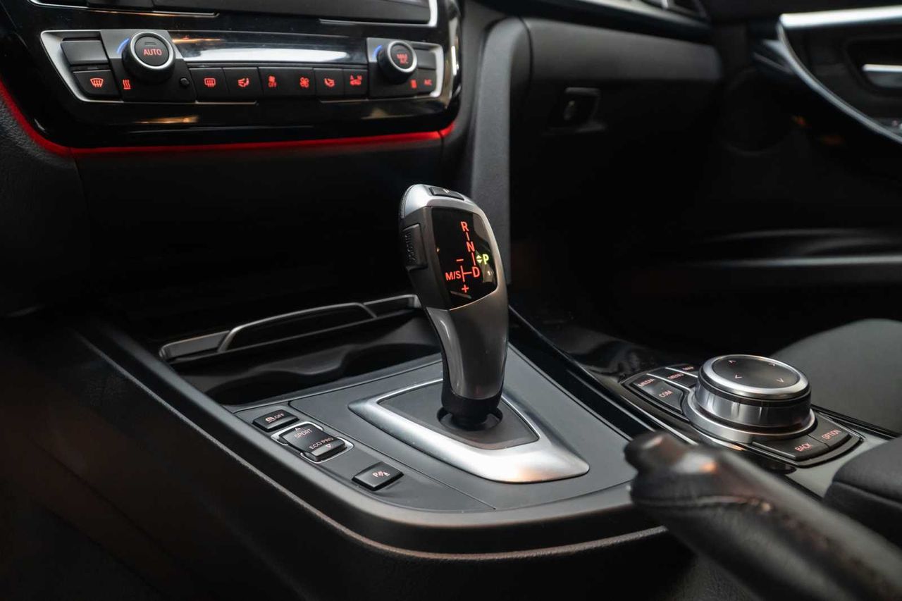 BMW Serie 3 316d Touring - Foto 17