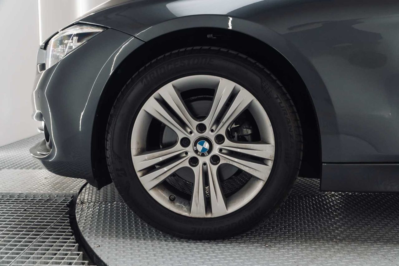 BMW Serie 3 316d Touring - Foto 25