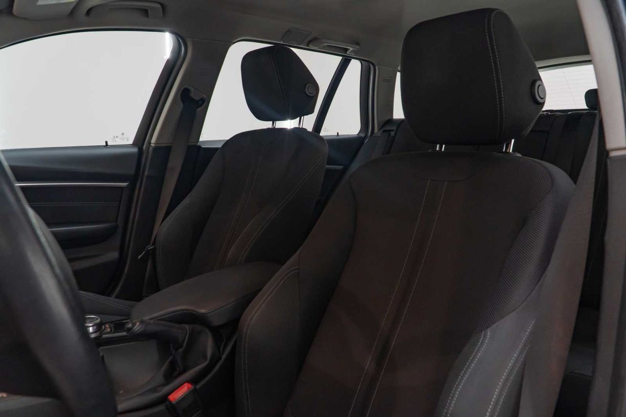 BMW Serie 3 316d Touring - Foto 21