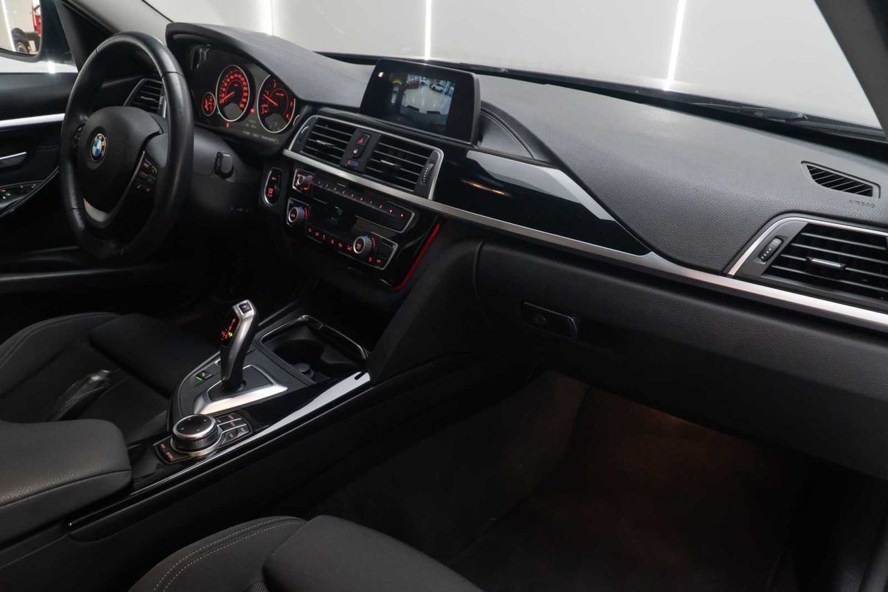 BMW Serie 3 316d Touring - Foto 23