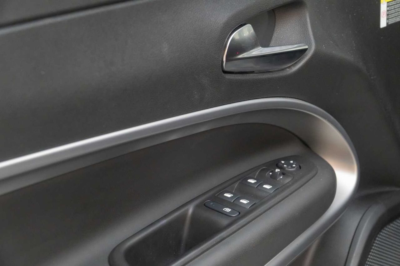 Jeep Avenger 1.2 G 74kW (100CV) Summit  - Foto 24