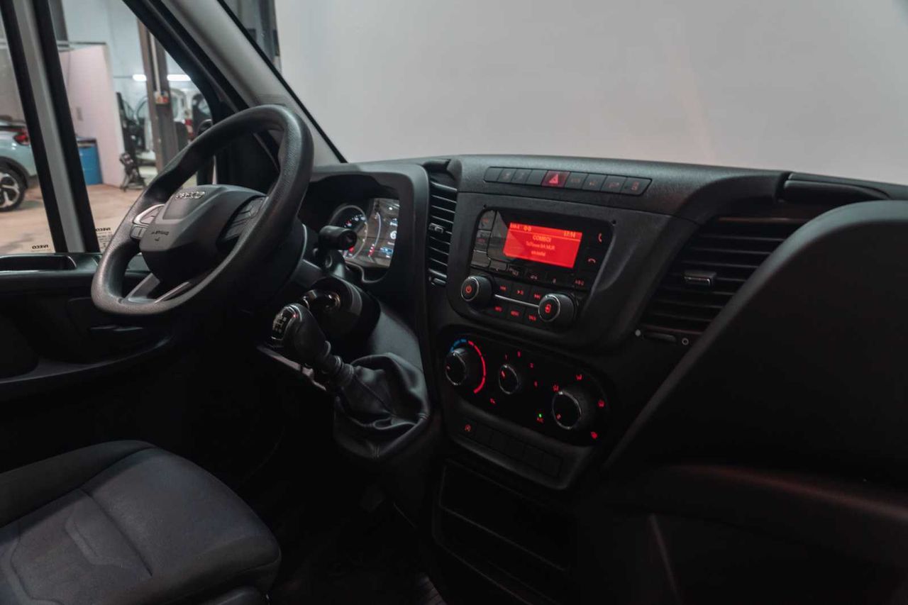 Iveco Daily 2.3 td 35s 14 v 3520l/h2 12 m3  - Foto 22