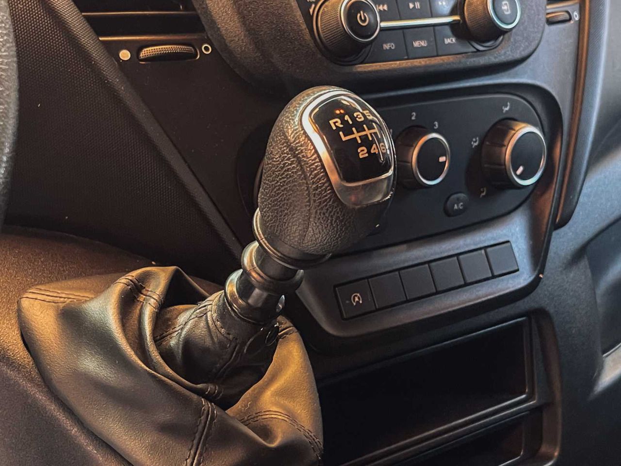 Iveco Daily 2.3td 35s 16v 3520 l/h2 12 m3  - Foto 10