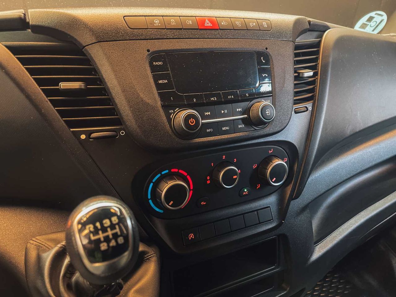 Iveco Daily 2.3td 35s 16v 3520 l/h2 12 m3  - Foto 16