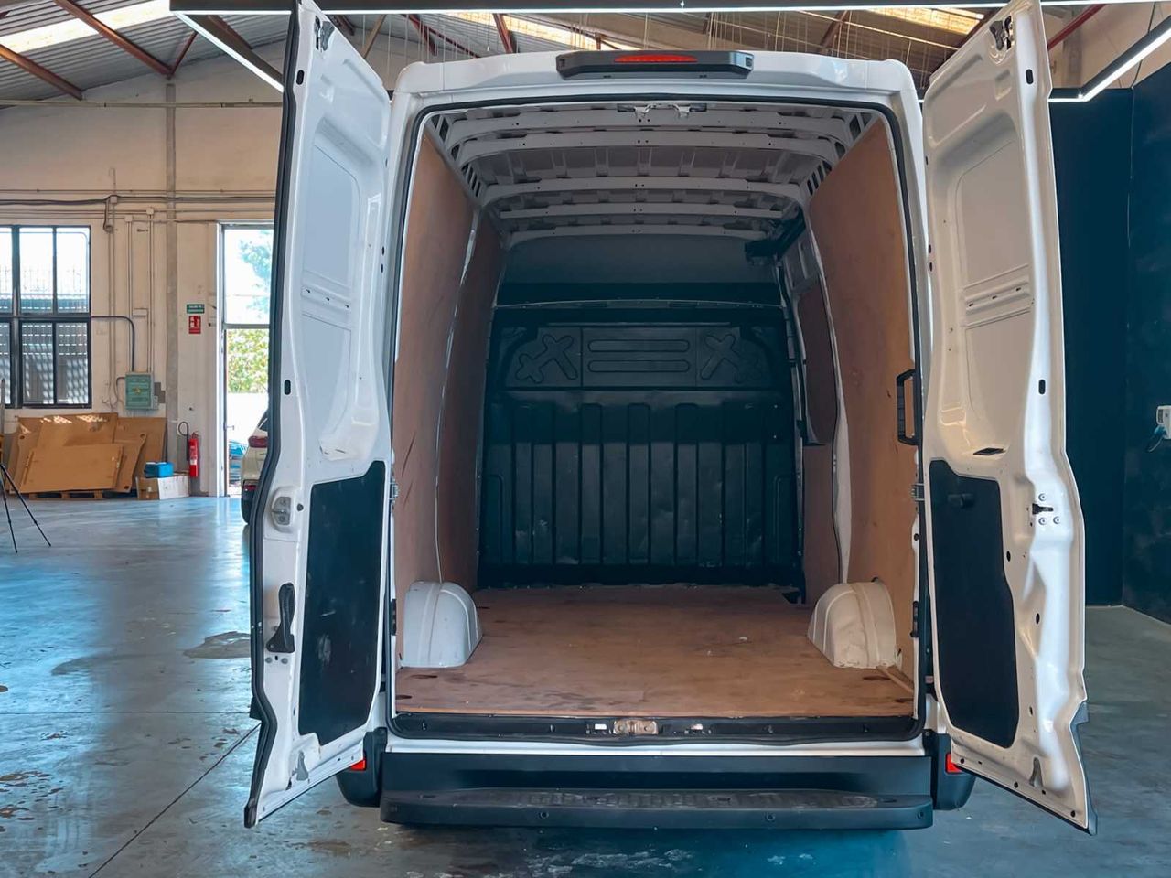 Iveco Daily 2.3td 35s 16v 3520 l/h2 12 m3  - Foto 8