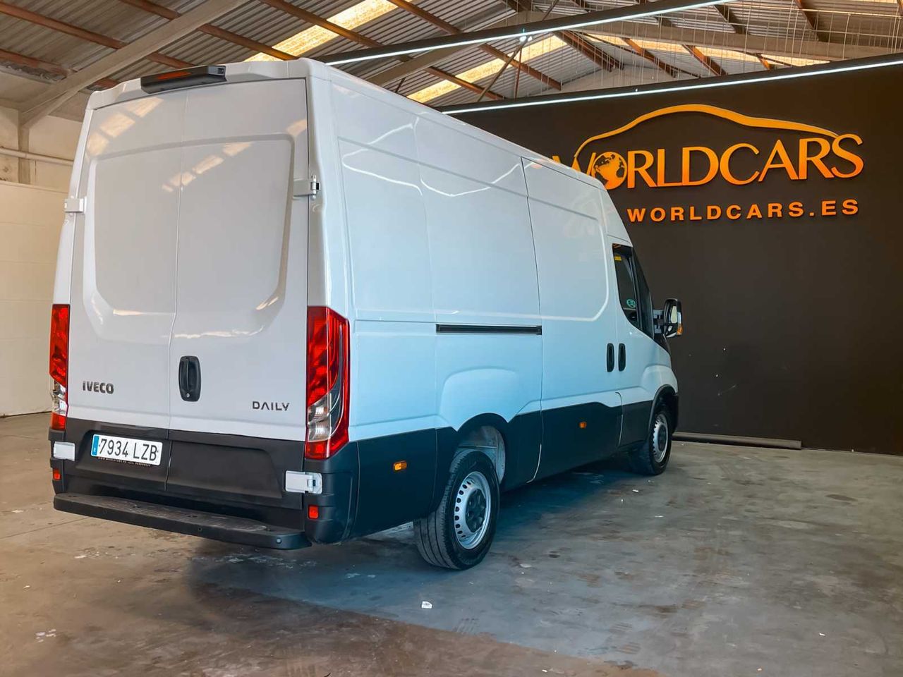 Iveco Daily 2.3td 35s 16v 3520 l/h2 12 m3  - Foto 6