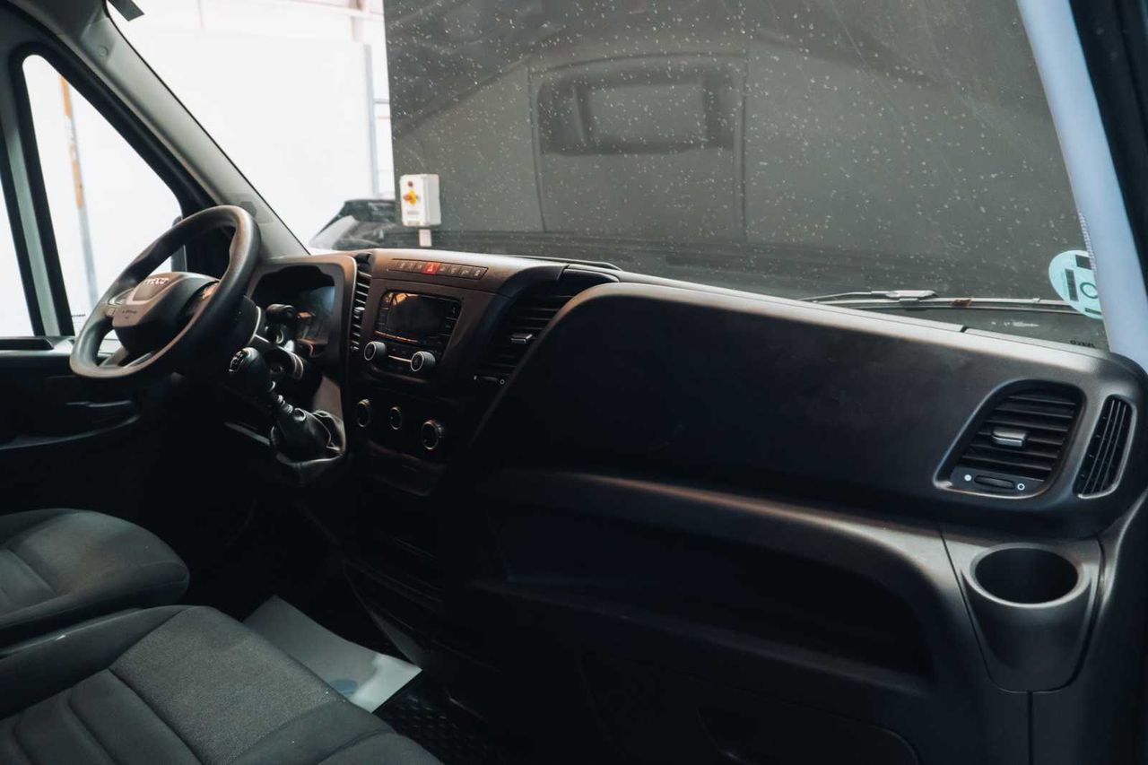 Iveco Daily 2.3 td 35s 16 v 3520l/h2 12 m3  - Foto 17