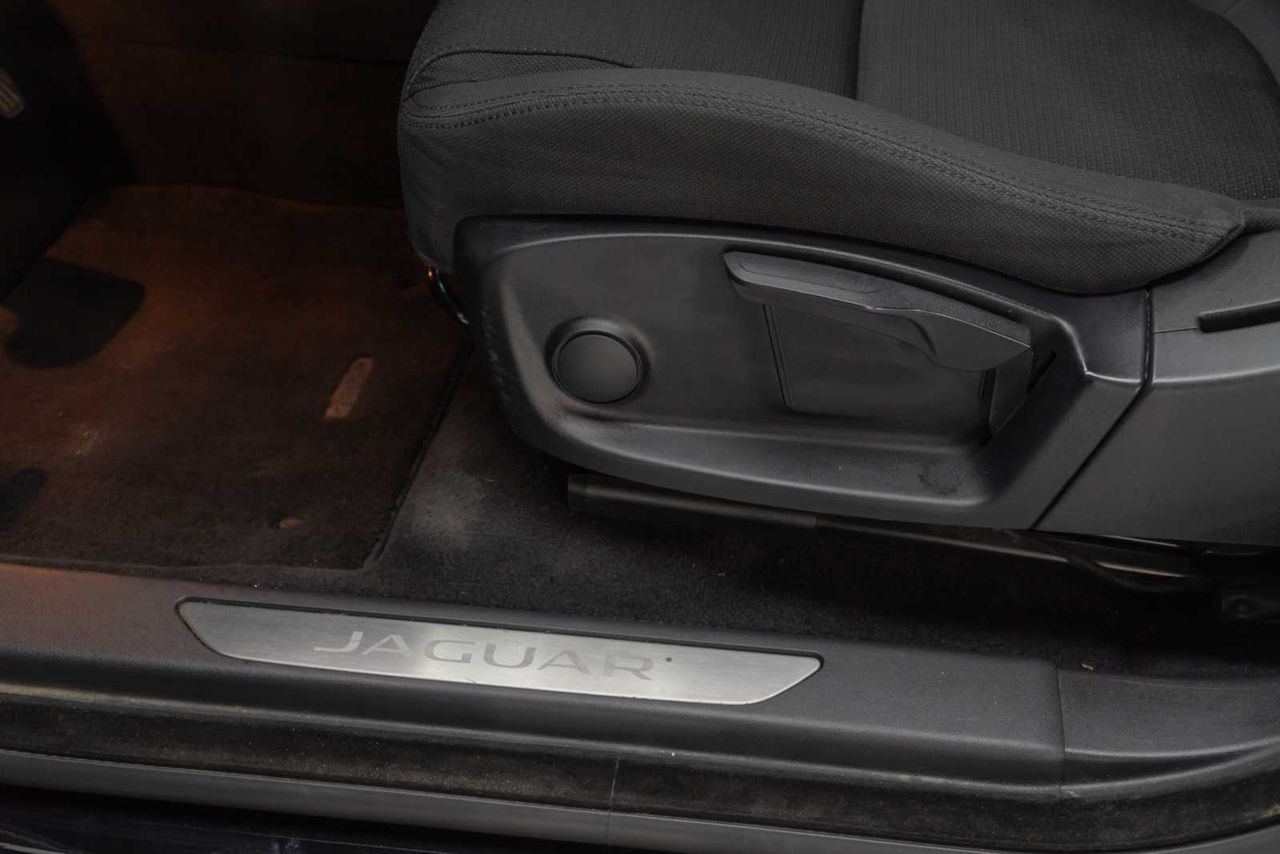 Jaguar E-Pace 2.0D 110kW 4WD  - Foto 17