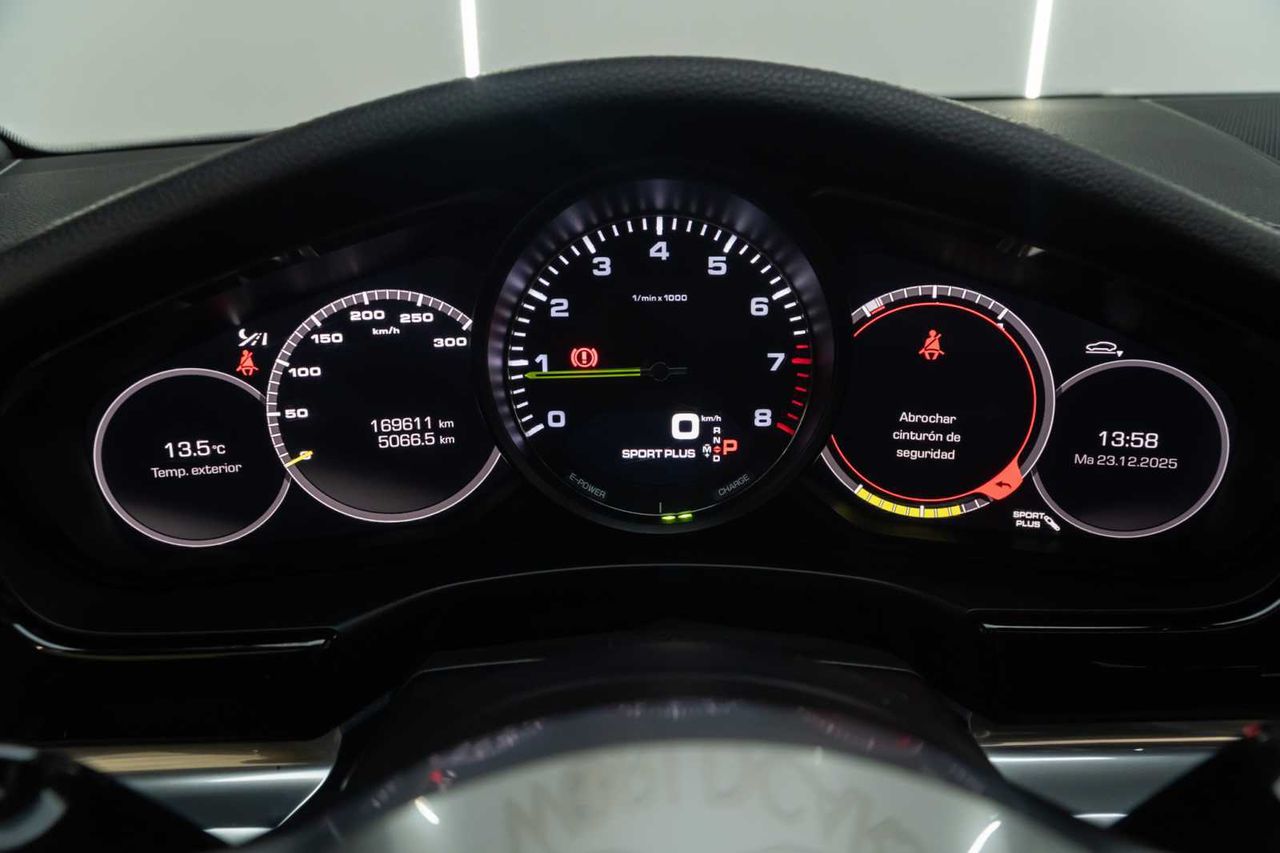 Porsche Panamera 4 E-Hybrid - Foto 17