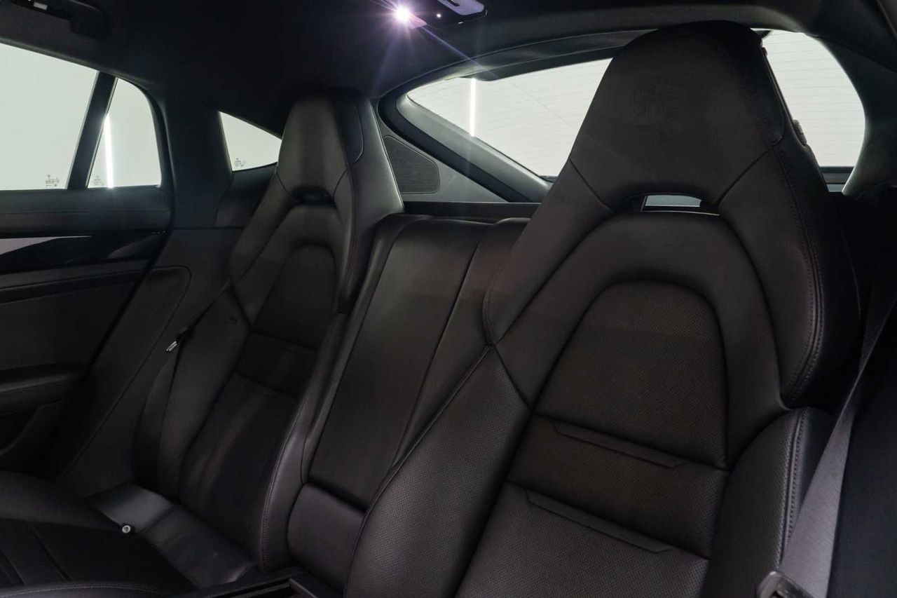 Porsche Panamera 4 E-Hybrid - Foto 20